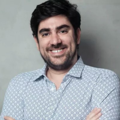 Marcelo Adnet — comediante para eventos corporativos